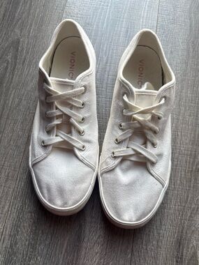 Vionic Oasis White Canvas Lace-Up Sneakers